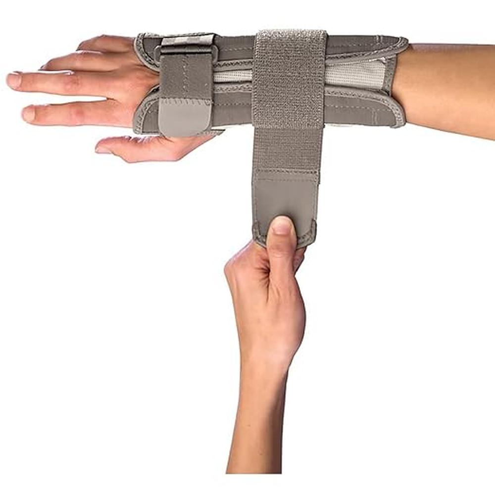 MUELLER REVERSIBLE WRIST STABILIZER S/M #62011 ML 3